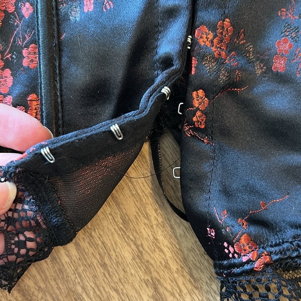 Vintage Y2K Corset Top Black & Red Satin Brocade Lace Trim Boning Hook & Eye 1X - Picture 3 of 14